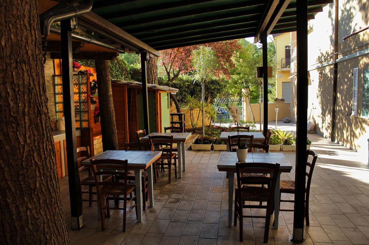 La Casa Di Nonno Giulio Bed and Breakfast Porto SantʼElpidio Buitenkant foto