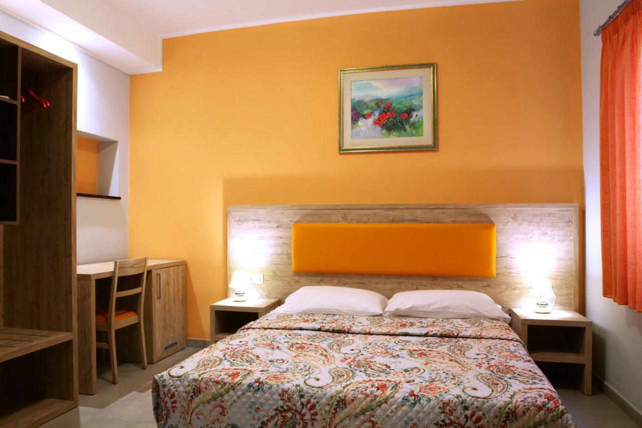 La Casa Di Nonno Giulio Bed and Breakfast Porto SantʼElpidio Buitenkant foto